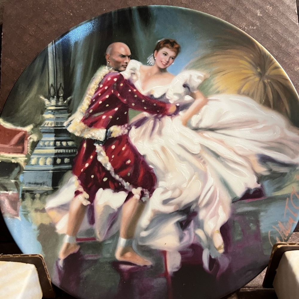 Edwin M. Knowles China Company decorative plate in original box, 1985 edition.